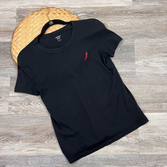 Aritzia Sunday best chili pepper‎ tee - Picture 1 of 3